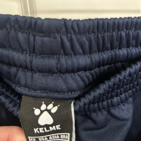 NWOT Kelme size L men’s navy padded goalkeeper shorts. - Picture 9 of 13